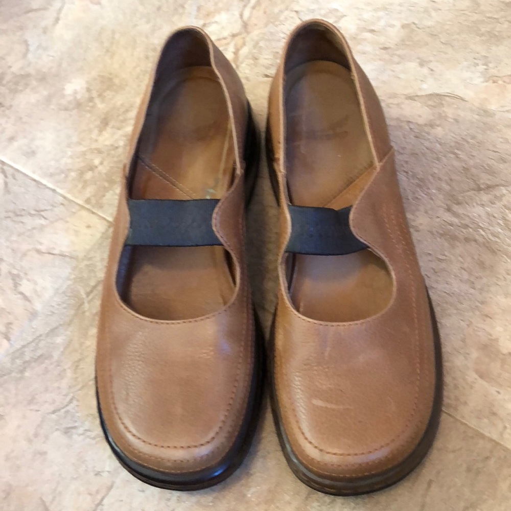 Ladies shoes light brown sz 10/40 by Dansko